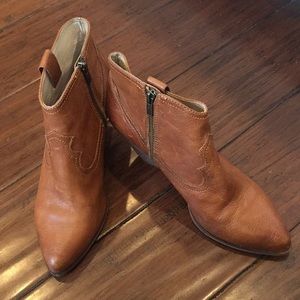 frye jennifer ankle bootie